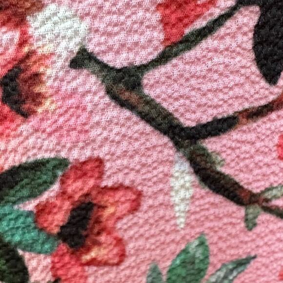 NWOT Guess Gorgeous texture Pink Floral Blouse Size Small - Picture 5 of 6